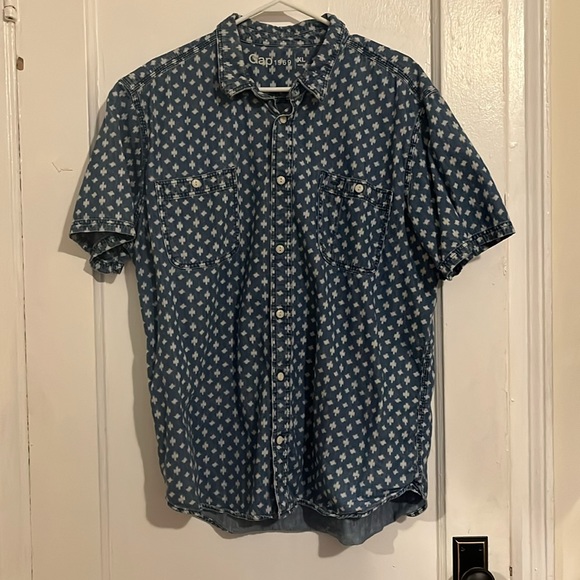GAP Other - Men’s Gap Short-Sleeved Batik Button-up Size XL